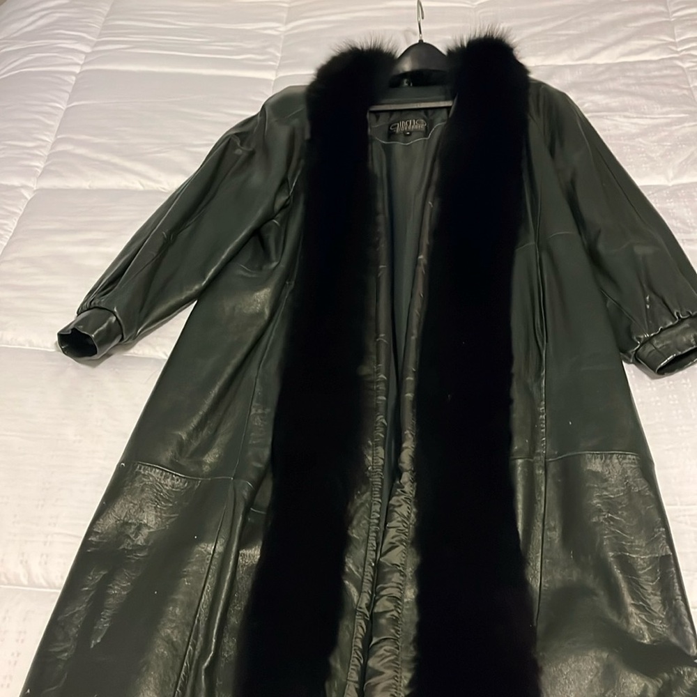 Dark green leather trench coat with fur trim- Vintage